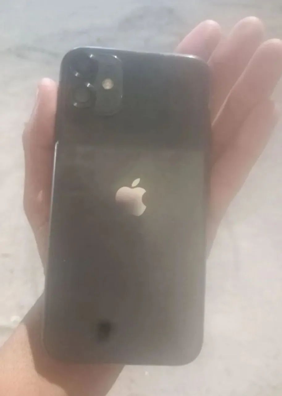 IPhone 11 com a placa queimada