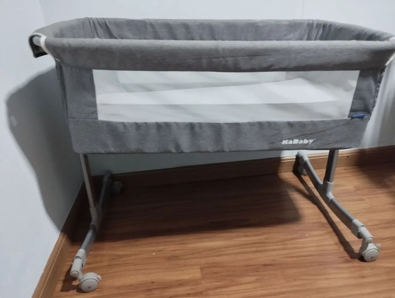 Berço portátil Kababy com móbile - Foto 4
