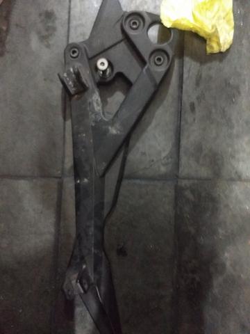 Suporte da pedaleira ou bacalhau esquerdo da xj6