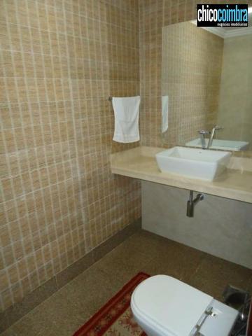 Sobrado no Setor Coimbra, 4 suítes amplas, 4 salas, escritório, área de lazer, porcelanato - Foto 9