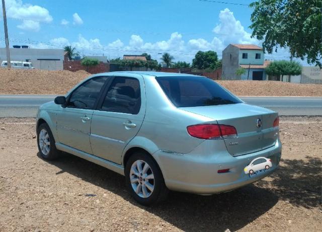 Vendo Siena 1.8 8v Dualógic 2010 Completão Carro de Família - Foto 4