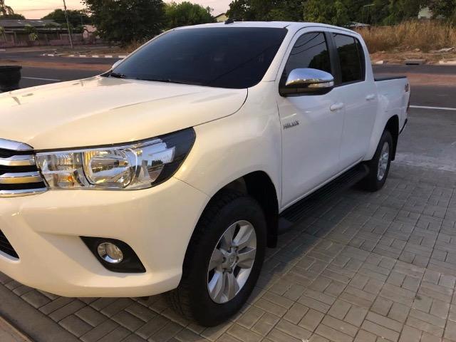 Toyota Hilux SRV 4x4, diesel, automática, 17/17, branca - Foto 4