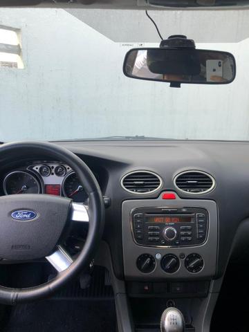 Focus GLX sedam 1.6 completo 4 pneus novos - Foto 8