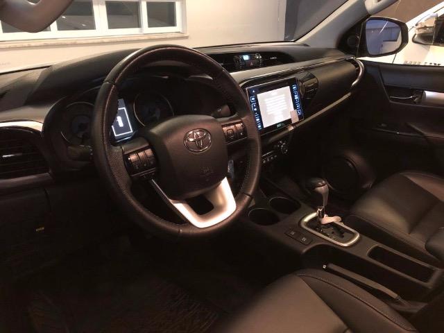 Toyota Hilux SRV 4x4, diesel, automática, 17/17, branca - Foto 9