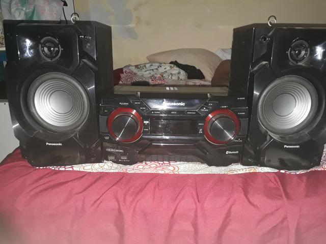 Vendo mini system e 3 freezes e 15 mesas 10 quadradas e 5 redondas - Foto 3