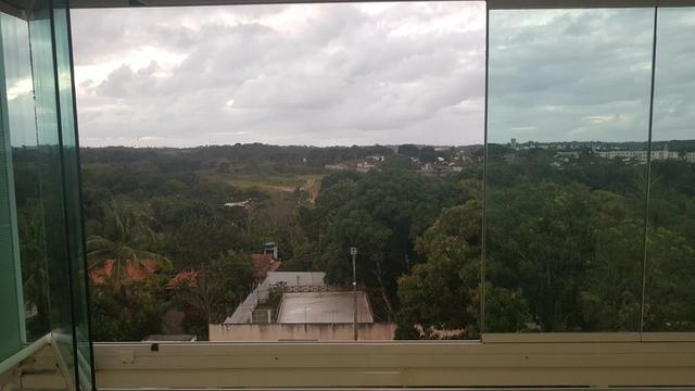 Alugo apartamento de 2 quartos na estrada do coco em frente ao Shopping Busca Vida - Foto 4