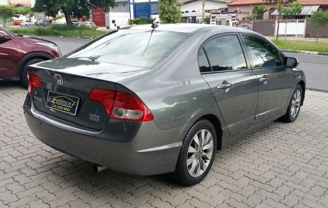 Civic 1.8 Flex Automático LXL com Paddle Shift Financio ou Troco - Foto 6
