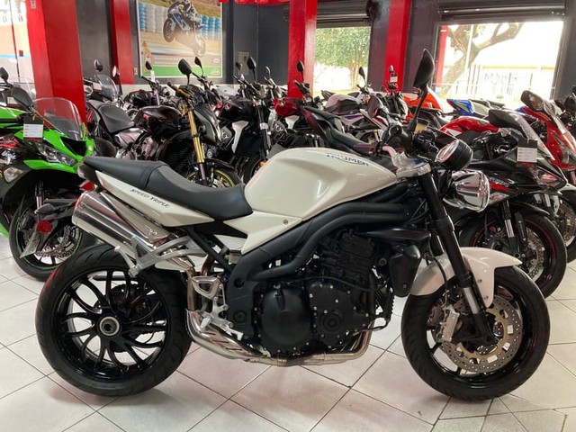 TRIUMPH SPEED TRIPLE 1050