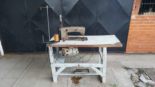 Máquina de costura profissional 