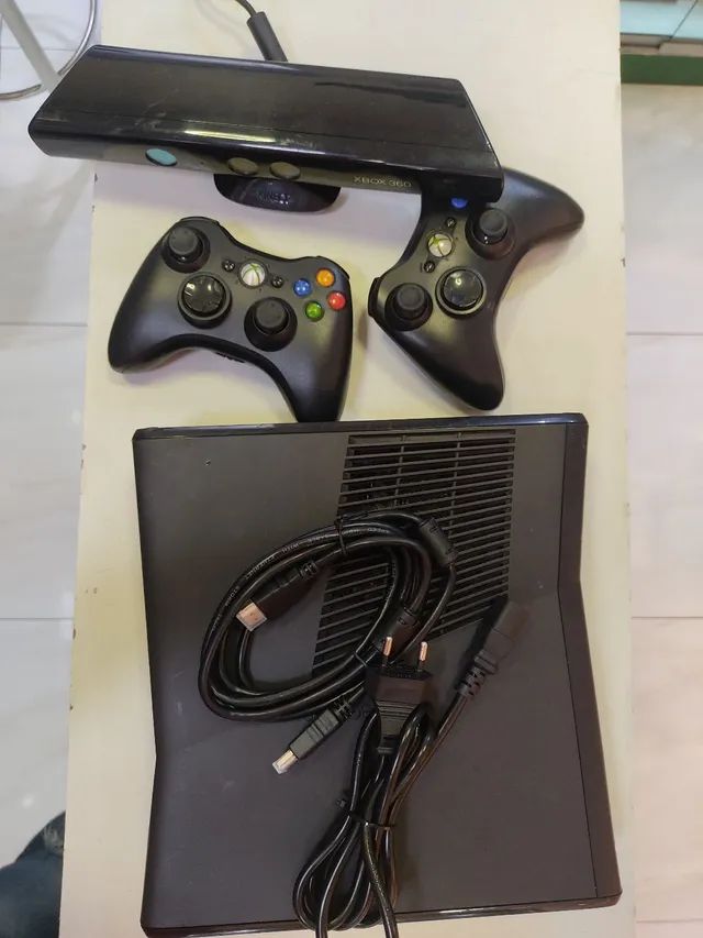 xbox 360 destravado + 2 controles  Xbox 360, Jogos de video game