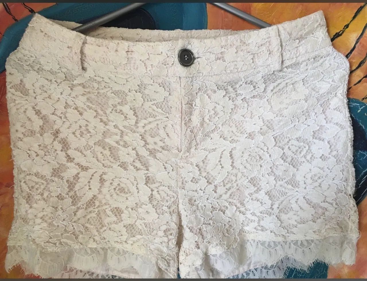 Short Feminino Casual em Renda Arestta  - Foto 2
