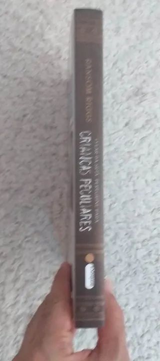 O lar da srta. Peregrine para crianças peculiares: (Volume I) Novo Capa Dura / Sobrecapa  - Foto 3