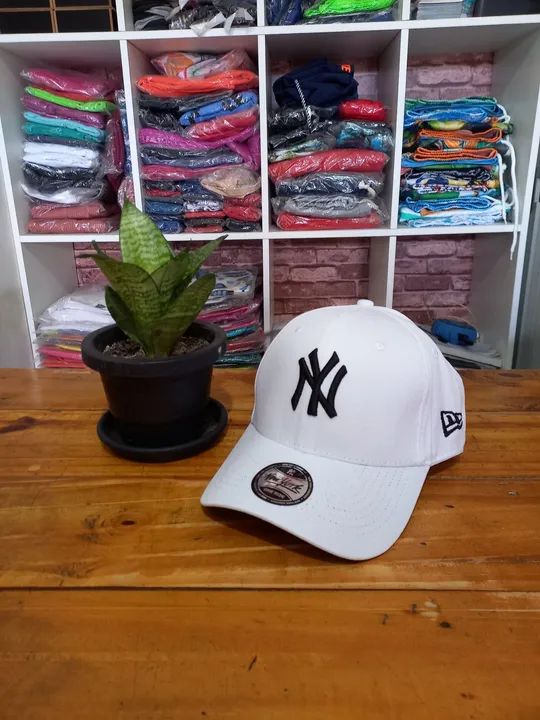 Bonés brancos várias marcas  - Foto 4