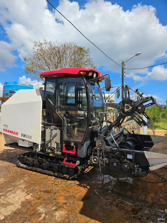 Colhedeira Yanmar YH880