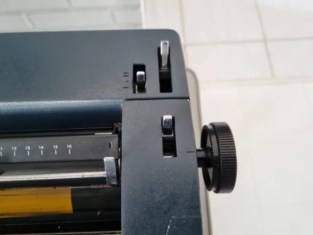 Maquina de datilografia IBM Elétrica - Foto 2
