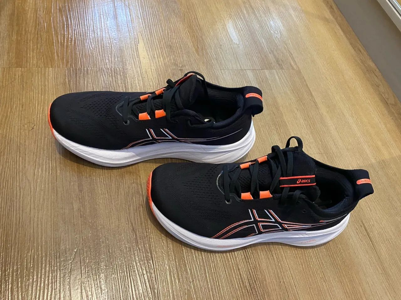 Tênis Asics nimbus 26- Preto com Laranja Calçados São Jorge