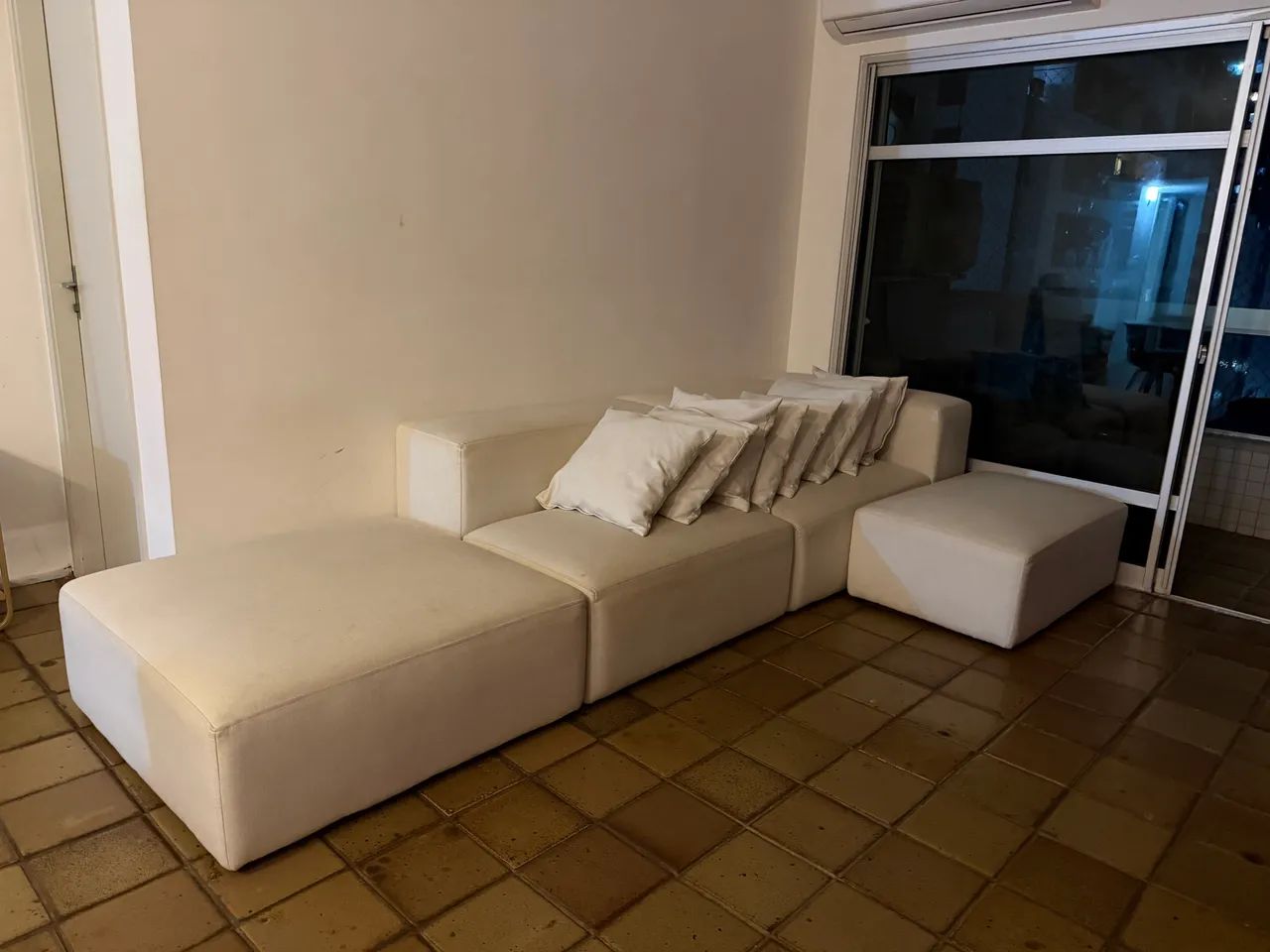 Modular Sofa in Off-White – 4 or 5 Seats – Contemporary Design64750751162370120
