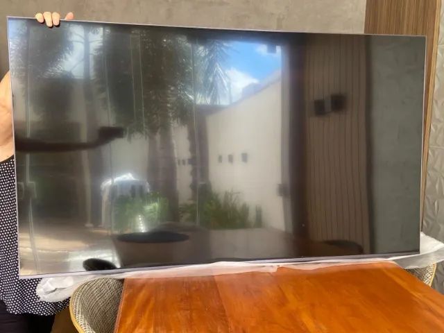 TV TCL QLED 65c715 com a tela quebrada! Tenho o controle original! Para retirada de peças!