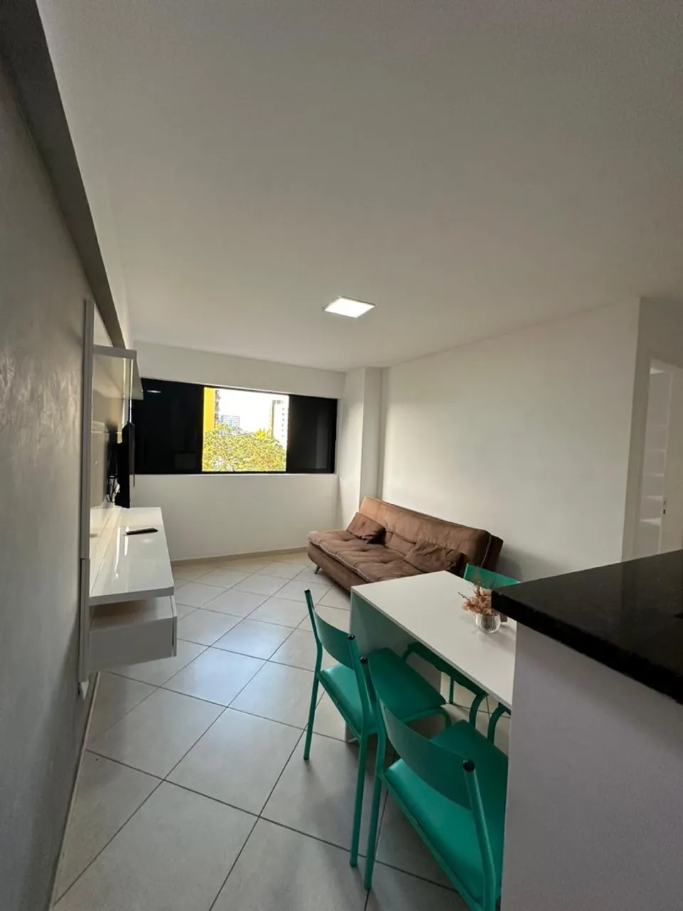 Alugo quarto e sala mobiliado na ponta verde