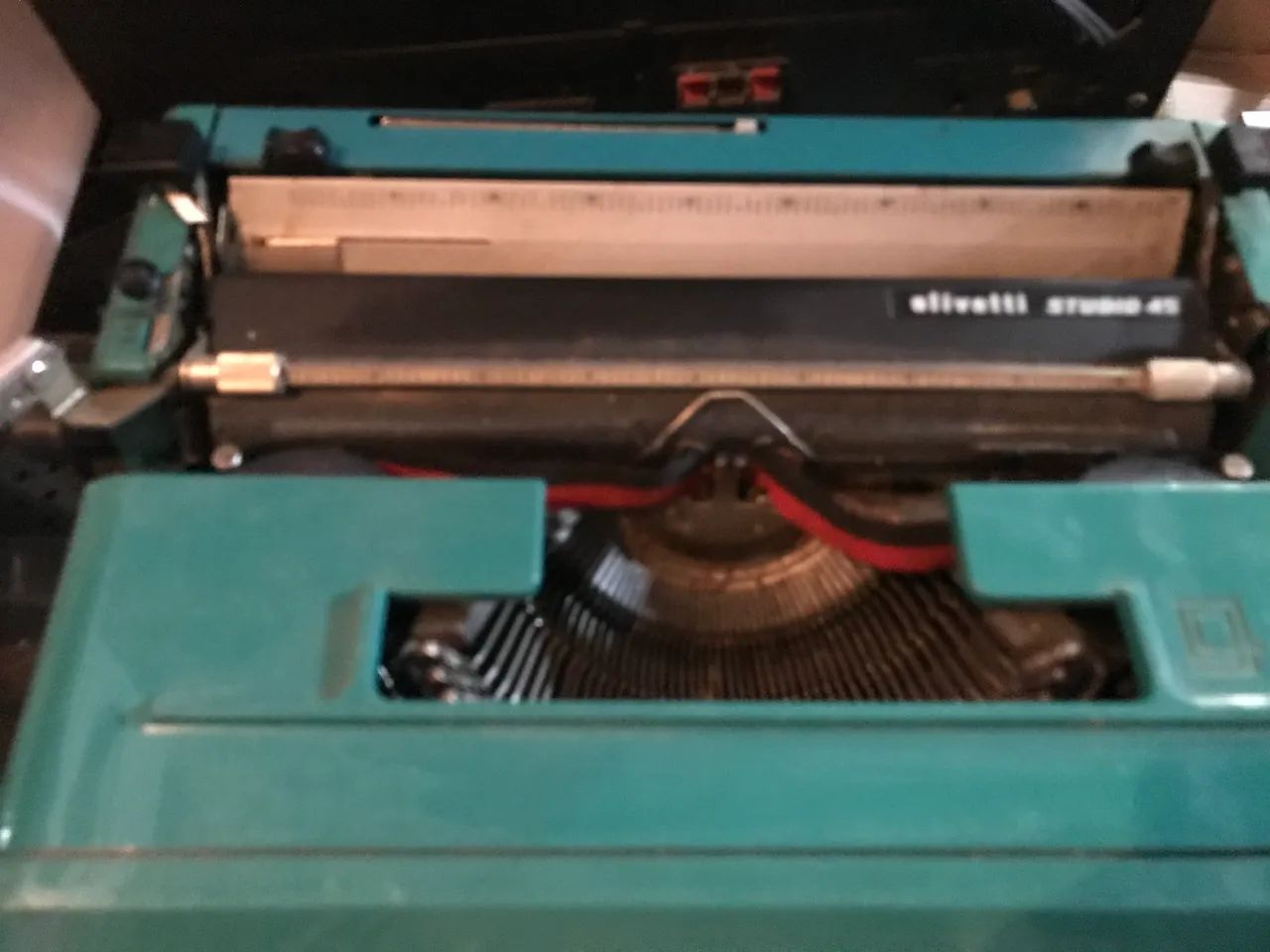 Máquina de escrever Olivetti verde  - Foto 4