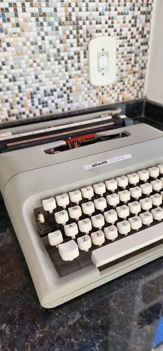Máquina de datilografia Olivetti College - Foto 2