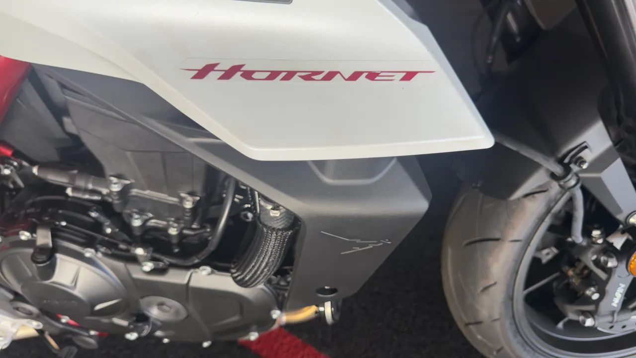Hornet 750 - Foto 2