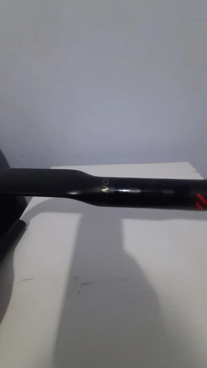 Guidão de Carbono Bontrager XXX , Original 420mm, Semi Novo - Foto 4