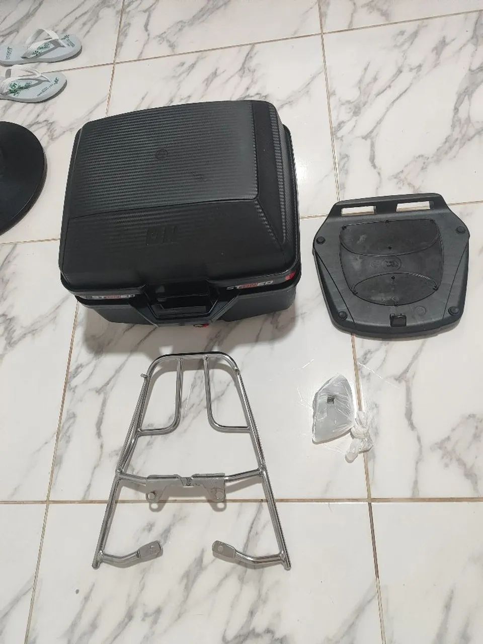 Vende -se baú 32 litros 