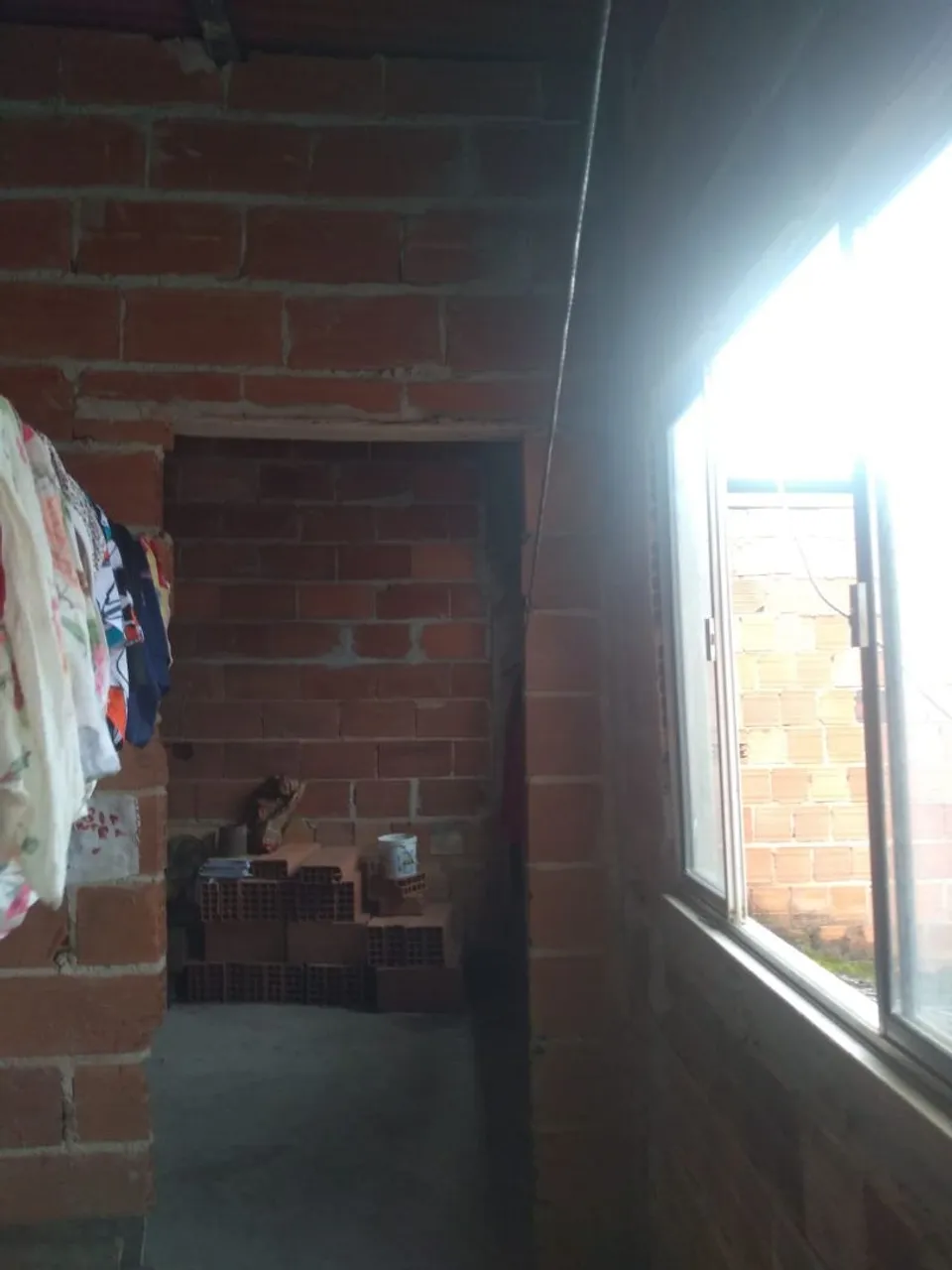 Vendo ou troco casa por caminhão carro no valor 60 mil.