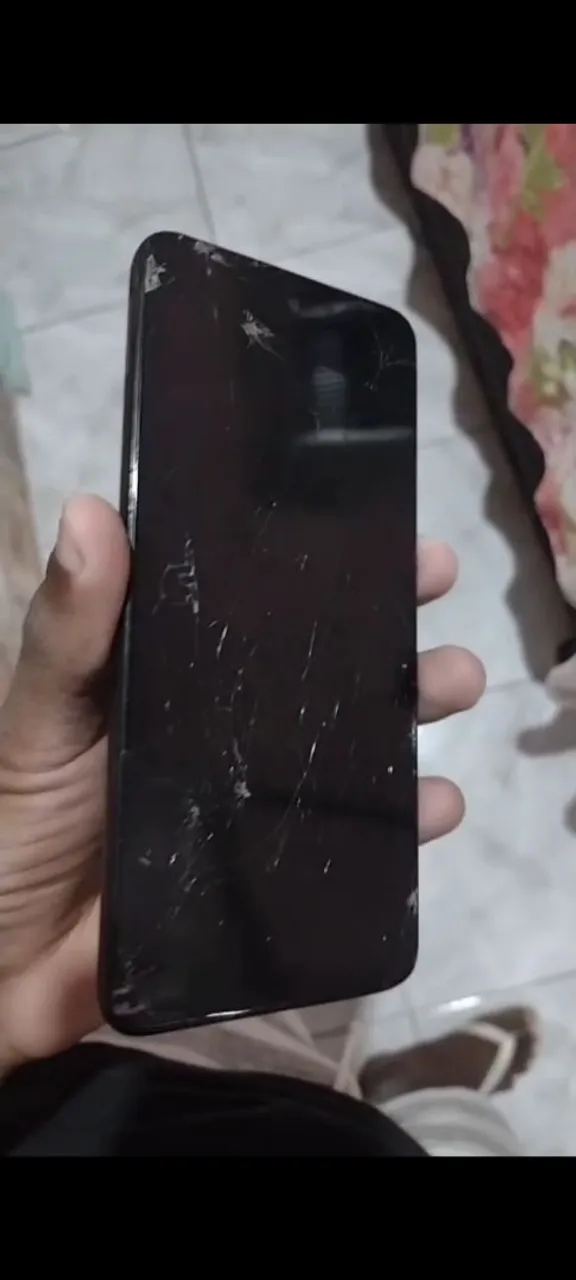 Vendo moto g22 só tem que trocar a tela mas tá funcionando normal não trava nem buga