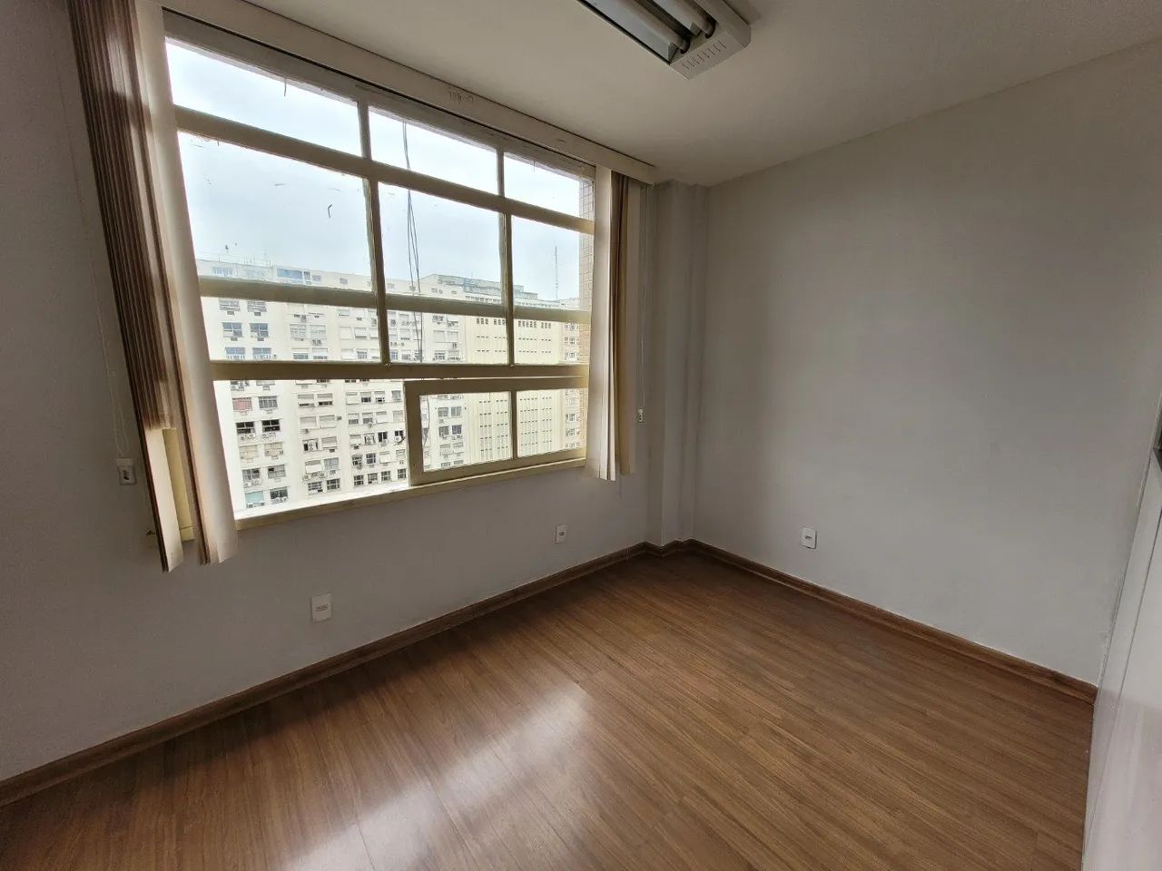 Salas - 35 m² - Centro - Presidente Vargas - R$ 300,00