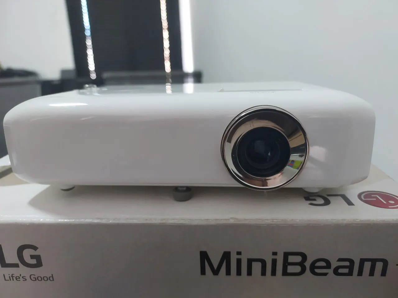 Mini Projetor LG PH550 - Funciona na Claridade. Perfeito: R$ 1890,00 em 12 X R$ 157,50