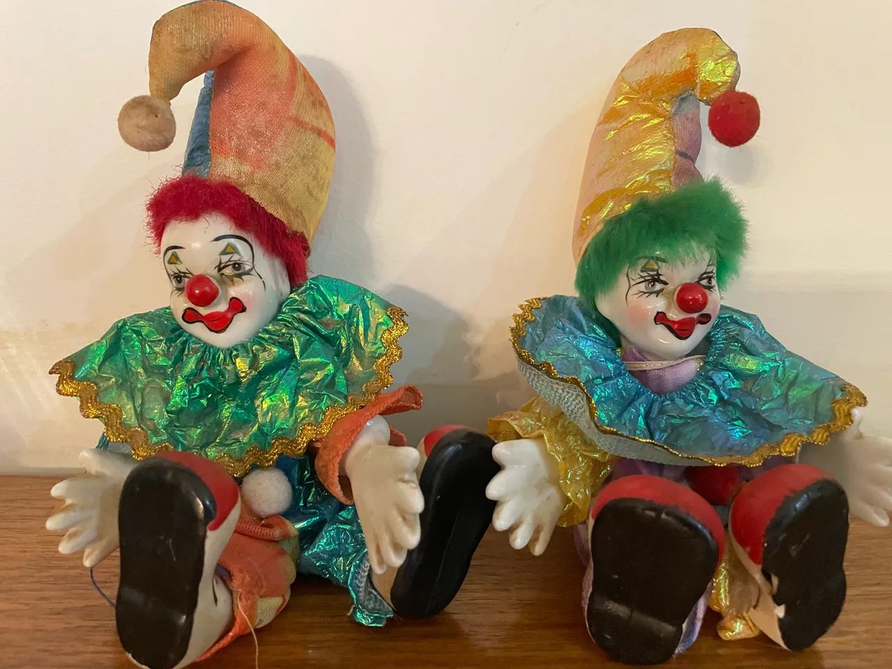 Dupla de palhaços decorativos - 16 cm sentados