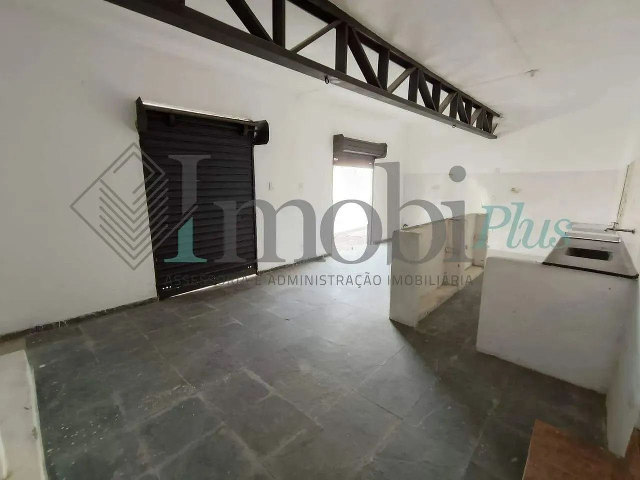 Área aproximadamente 180m² com loja aproximadamente de 60m² - Foto 5