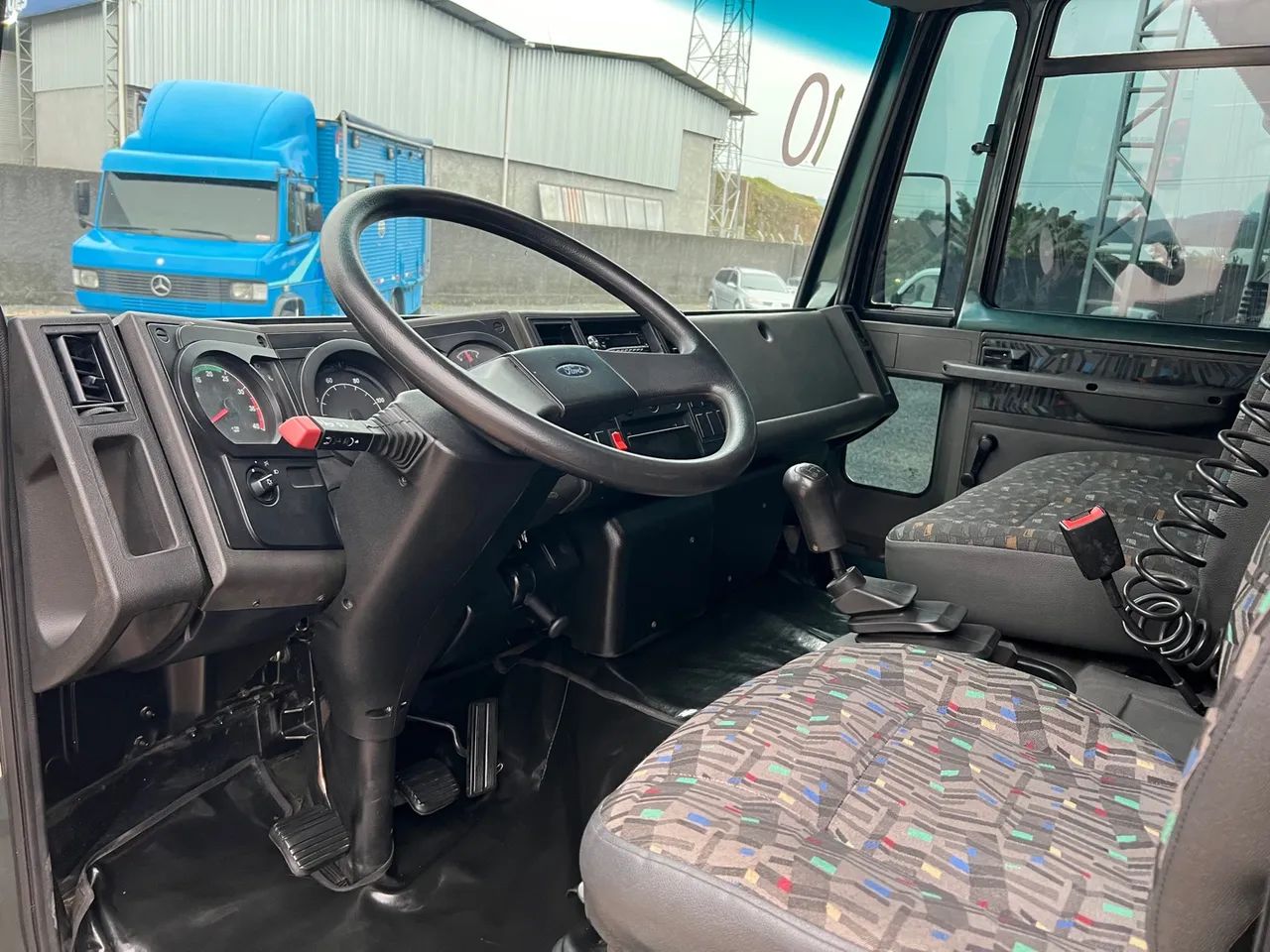 Ford Cargo 712 2010 - Foto 2