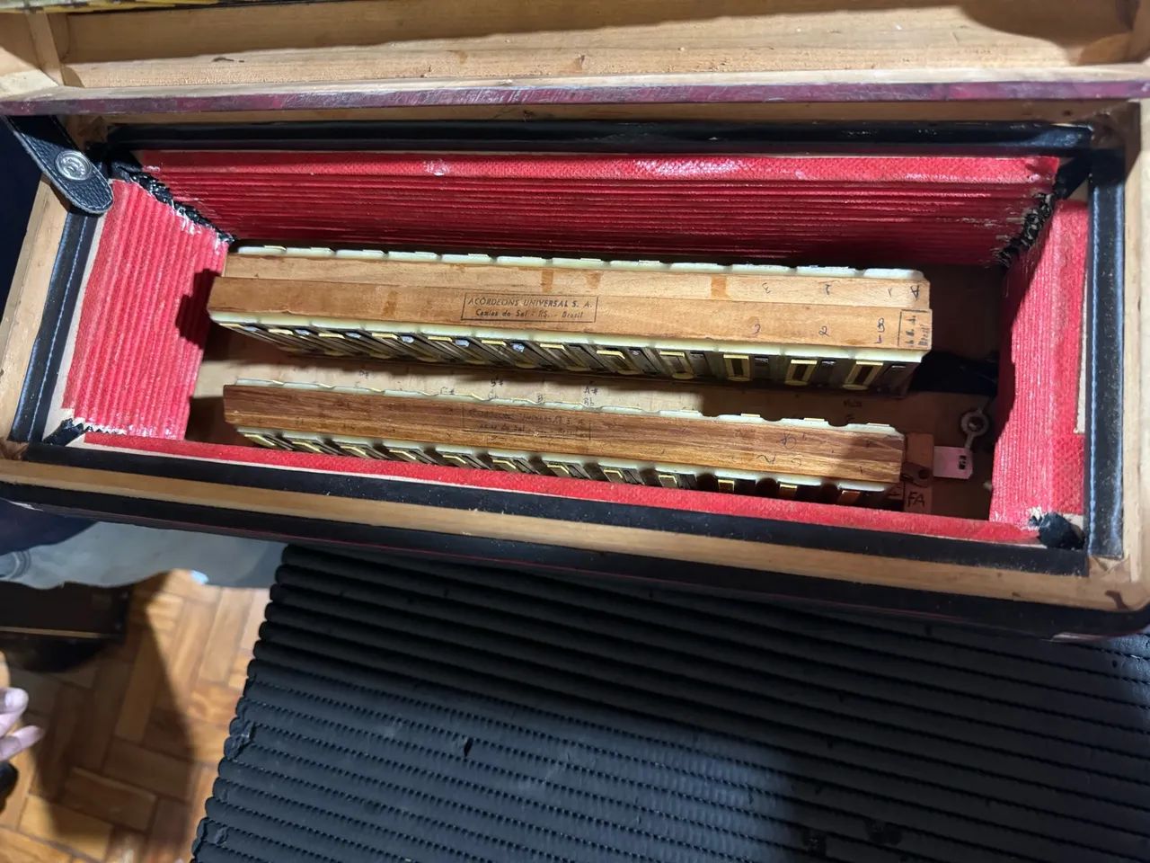 Acordeon Universal 80 baixos  - Foto 3