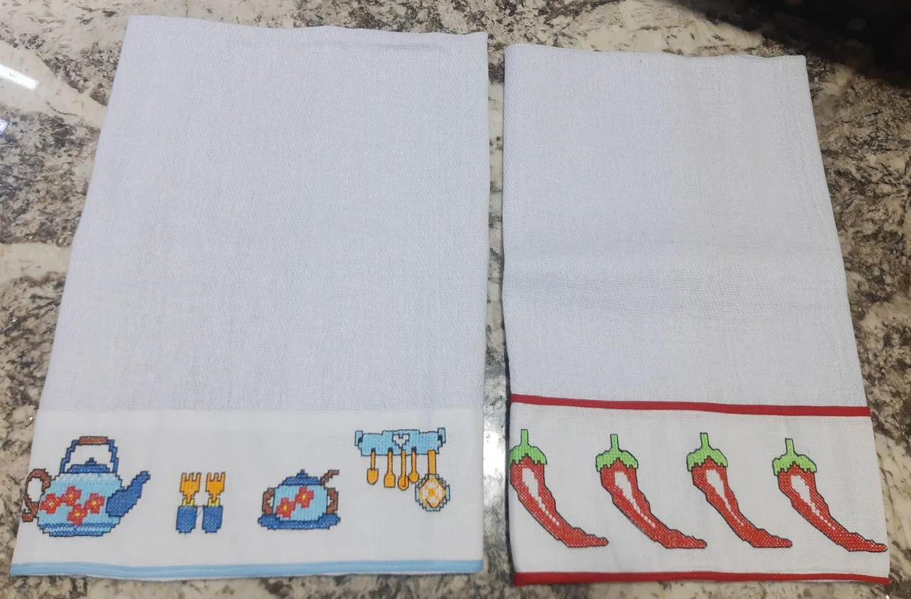 Kit 2 Toalhas de Cozinha Bordadas - Artesanal