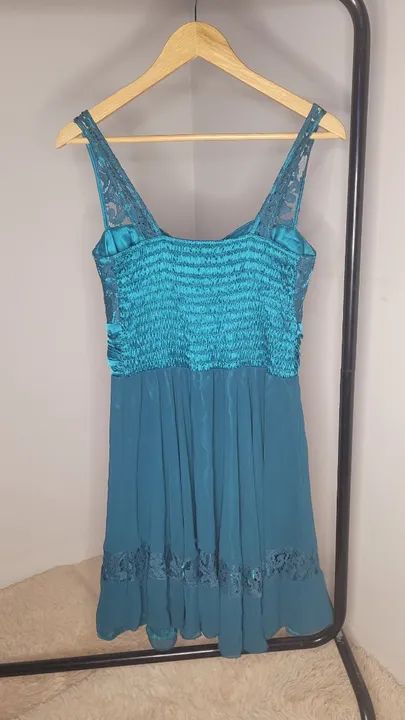 Vestido de festa curto verde com echarpe - tamanho M - Foto 2