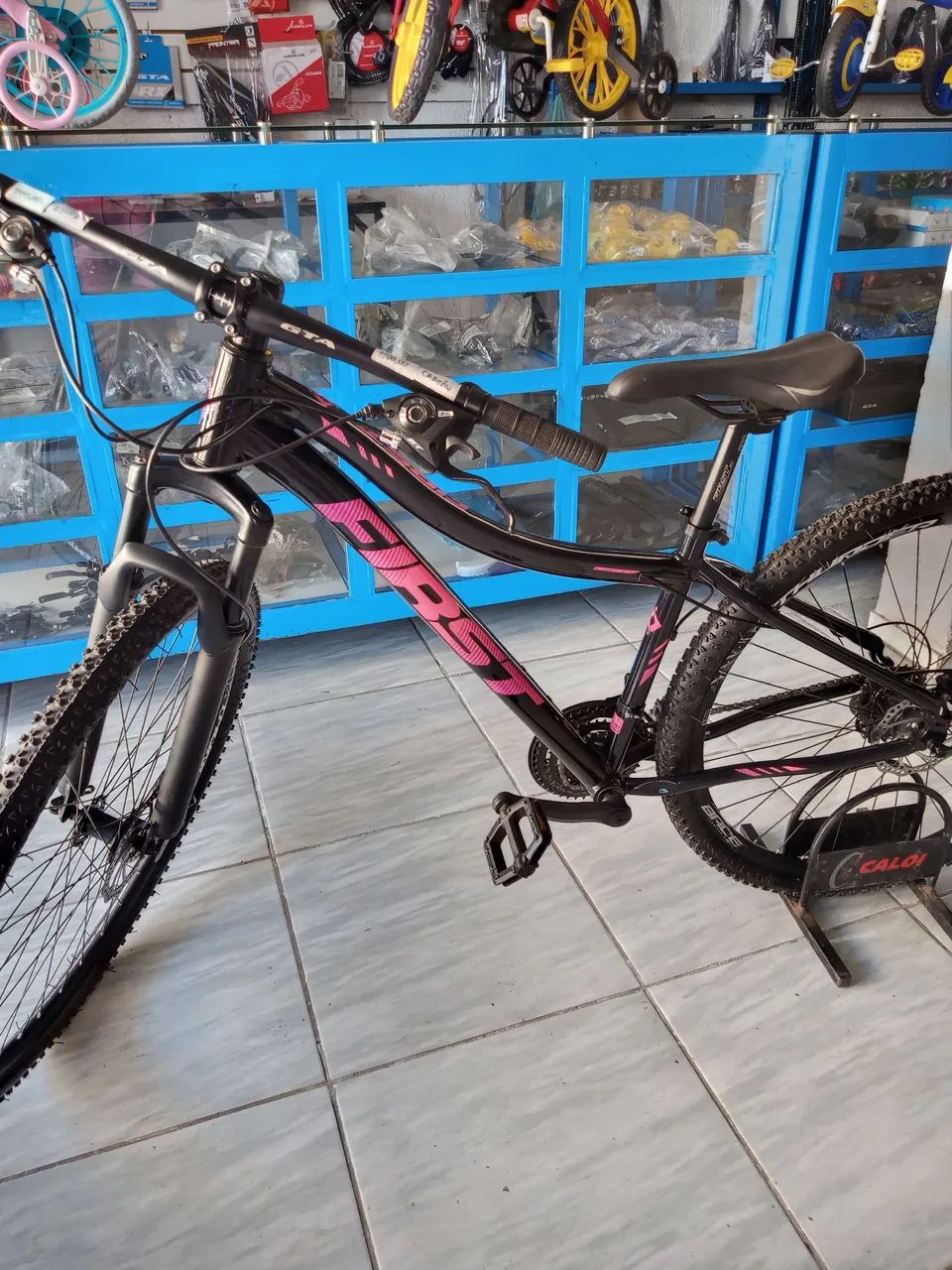 Bicicleta aro 29 FIRST rosa com preto feminina