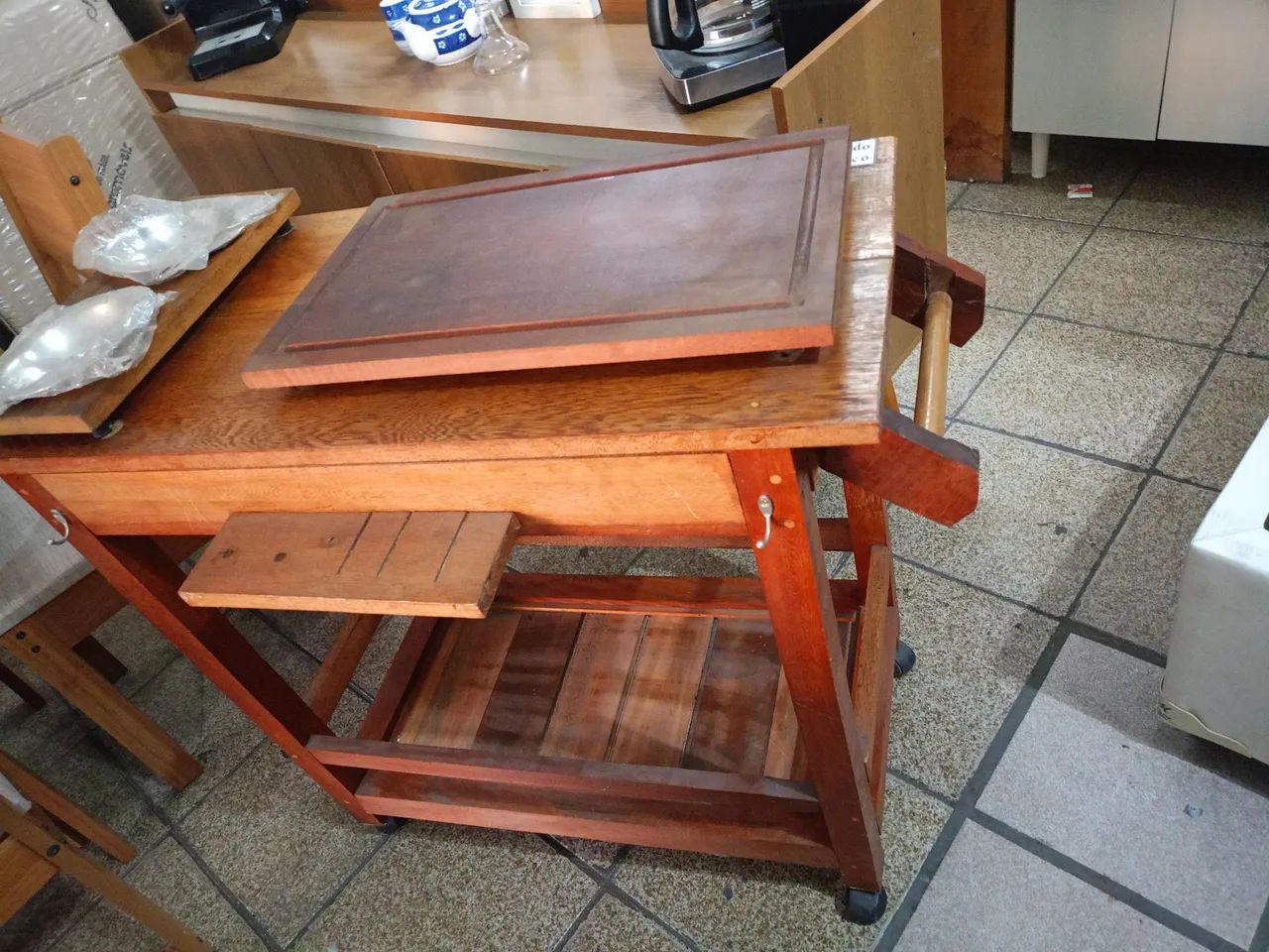 Mesa com carrinho de madeira para área de - Churrasco  - Foto 5