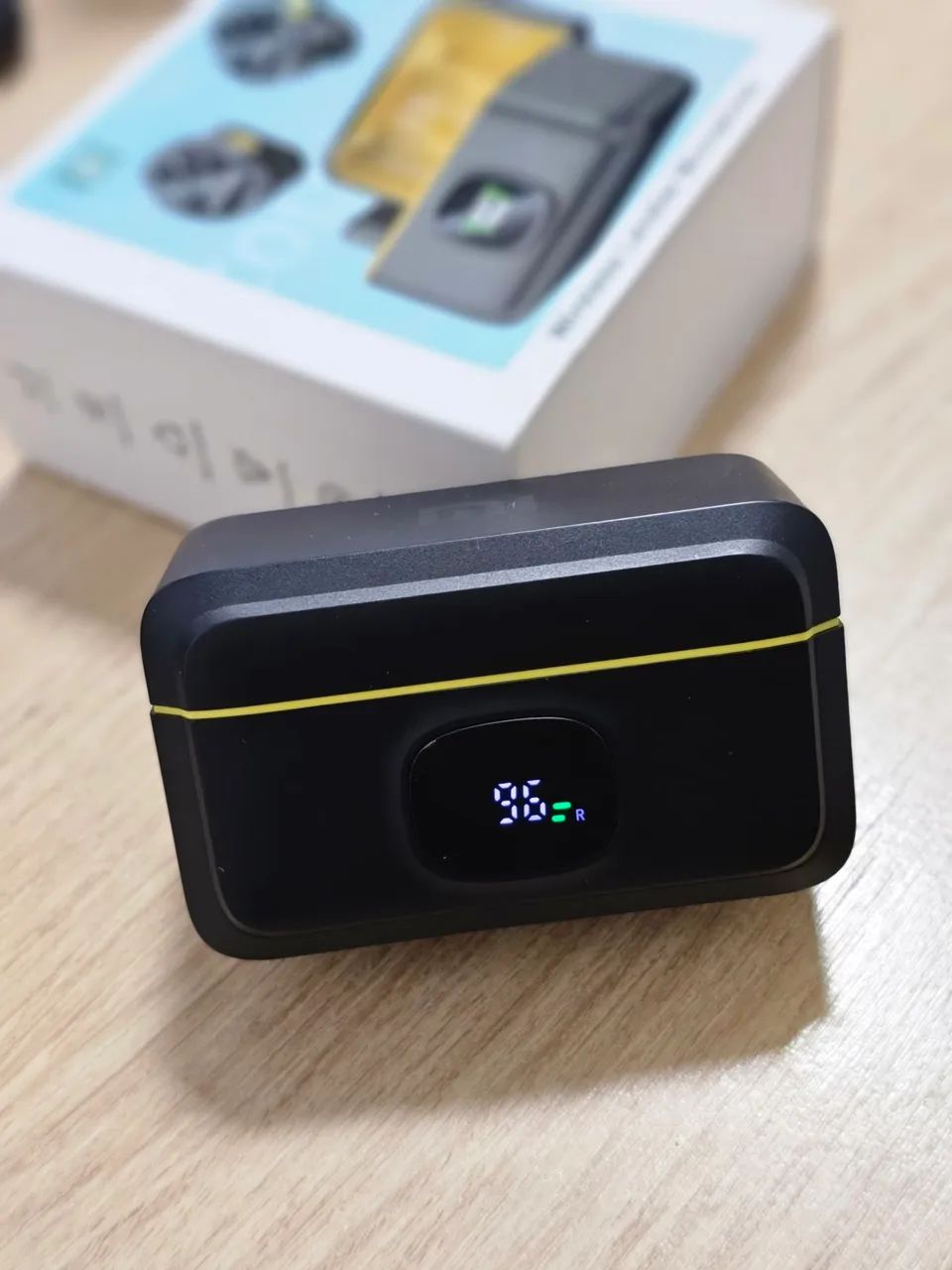 Microfone Lapela sem fio J6 Xiaomi - Entrada Lightning - Aberto apenas para teste - Foto 2