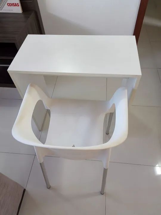Mesa com cadeira branca para estudo  - Foto 2