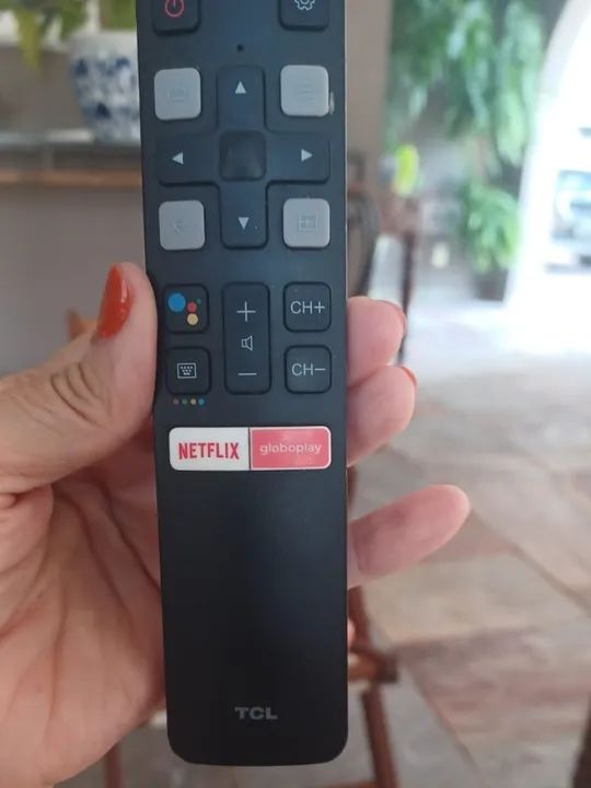 TV TCL QLED 65c715 com a tela quebrada! Tenho o controle original! Para retirada de peças! - Foto 4