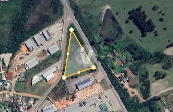 Terreno de 8.790 m2 disponível para venda ou locação.