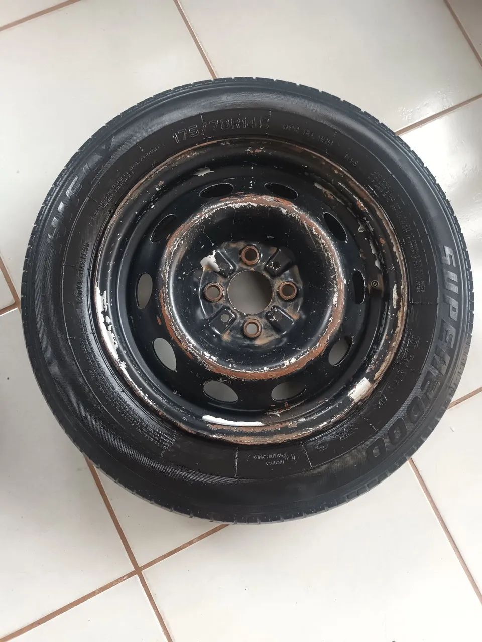 Pneu e roda Aro 14