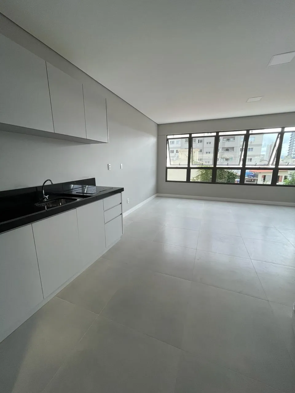 Loft novo c/ taxas inclusas e internet Cozinha projetada e fogão Centro Proximo Univali