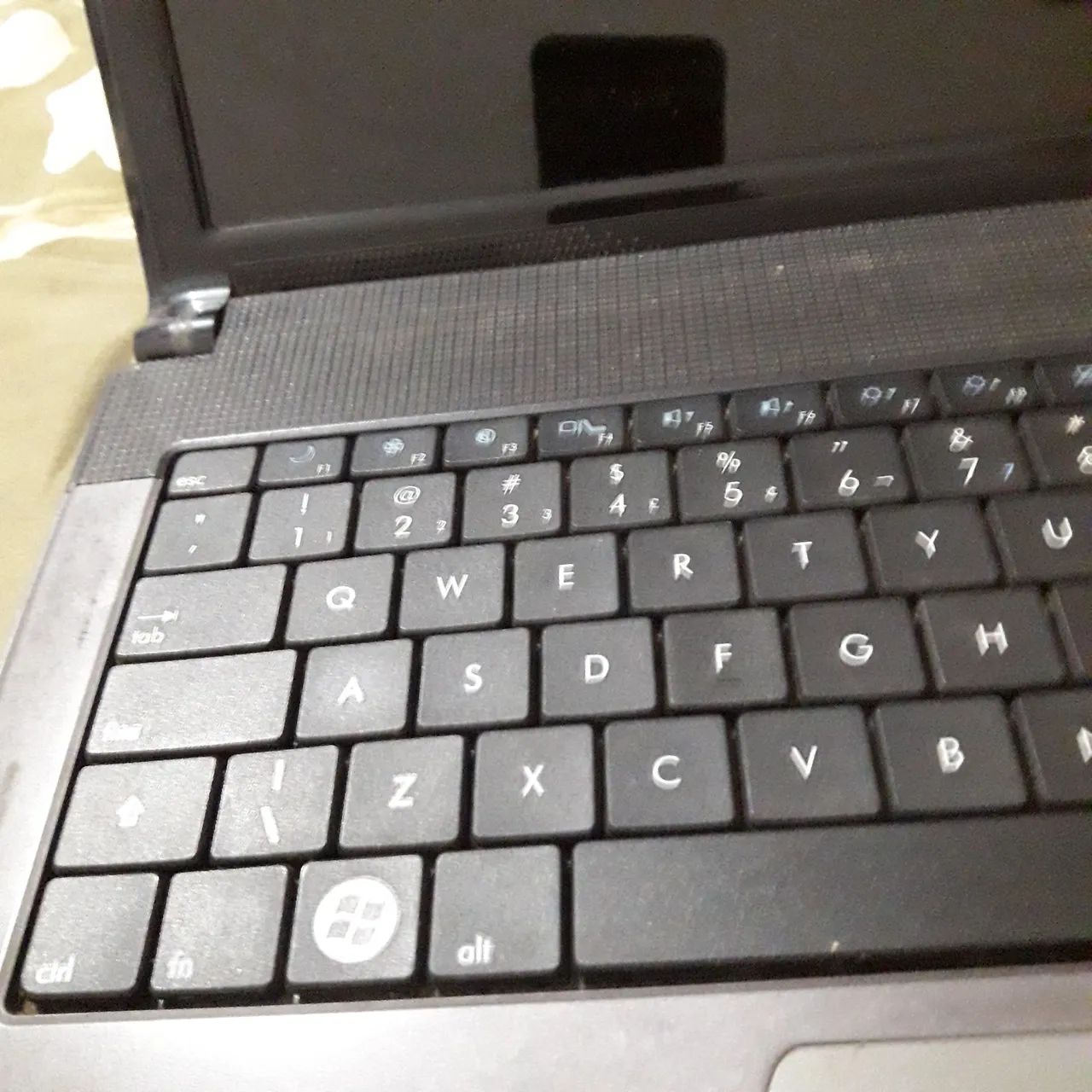 Notebook Marca Win com defeito, para retirada de peças - Foto 5