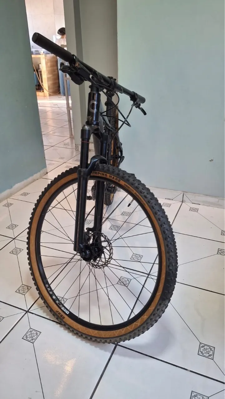 Bicicleta Cannondale Trail Aro 29 10v em Ótimo estado