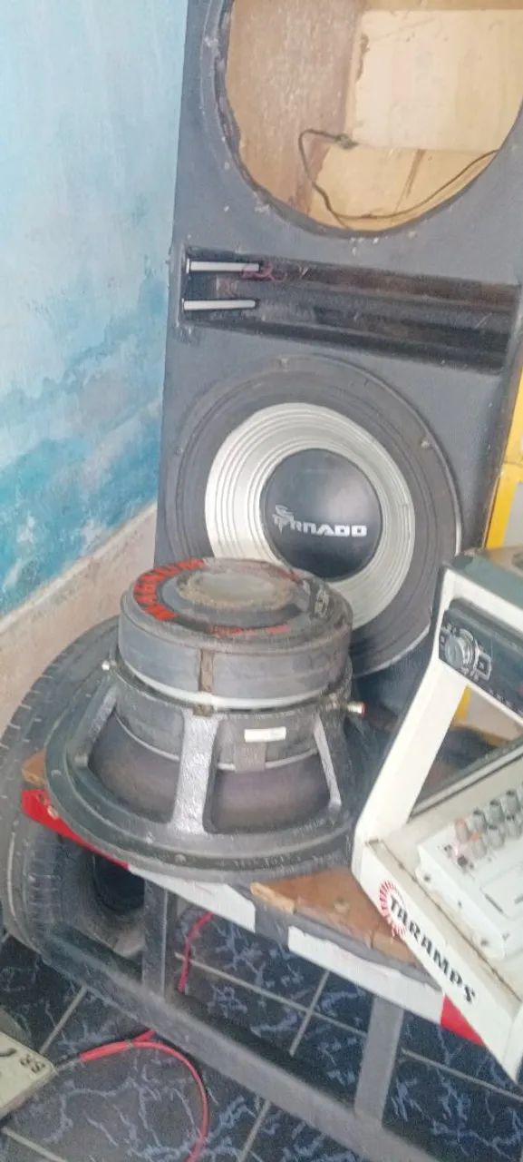2 Graves de 15p magnum 1200rms com cx - Foto 2