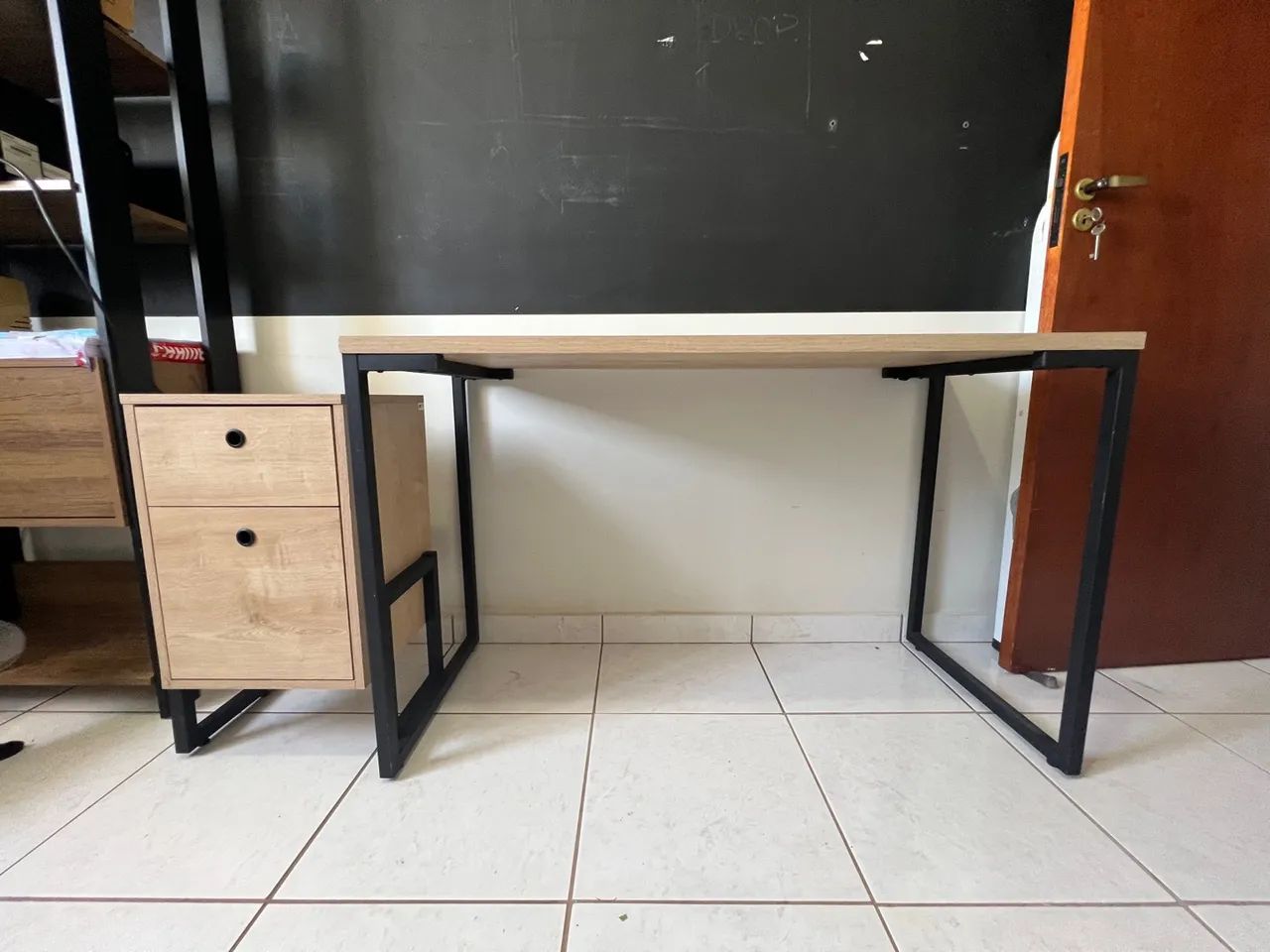 Kit Industrial 2 Peças 1 Escrivaninha e 1 Gaveteiro 2 Gavetas - Foto 3